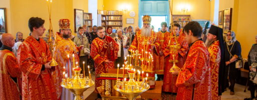 В день Радоницы Архипастырь совершил Божественную литургию и пасхальное поминовение усопших