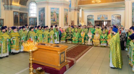 Божественная литургия в день памяти преподобного Макария Алтайского